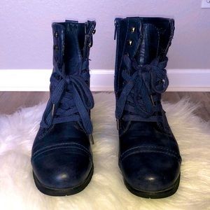Wanted BLUE combat boots